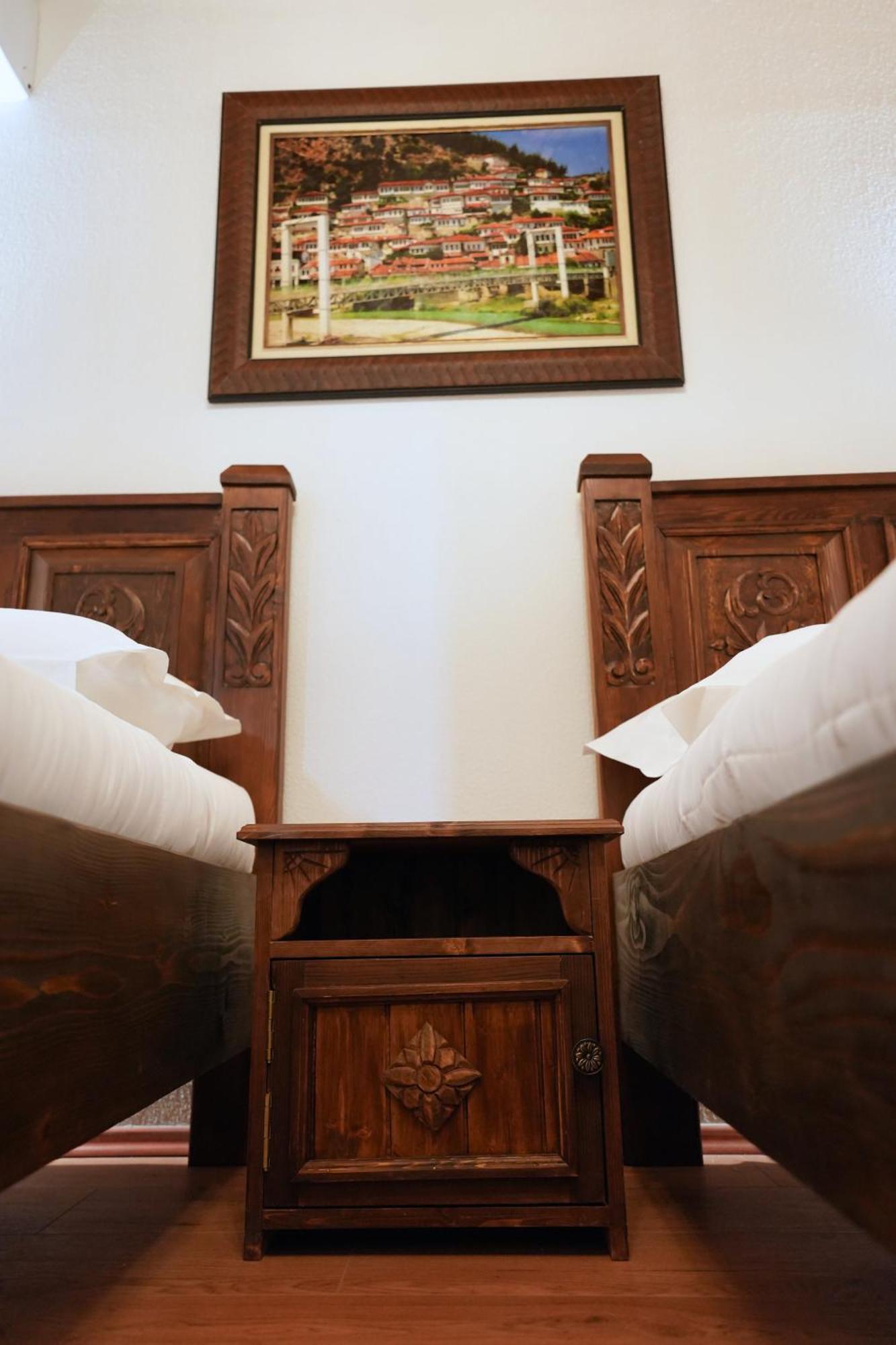 City Street Hotel Gjirokastra Szoba fotó