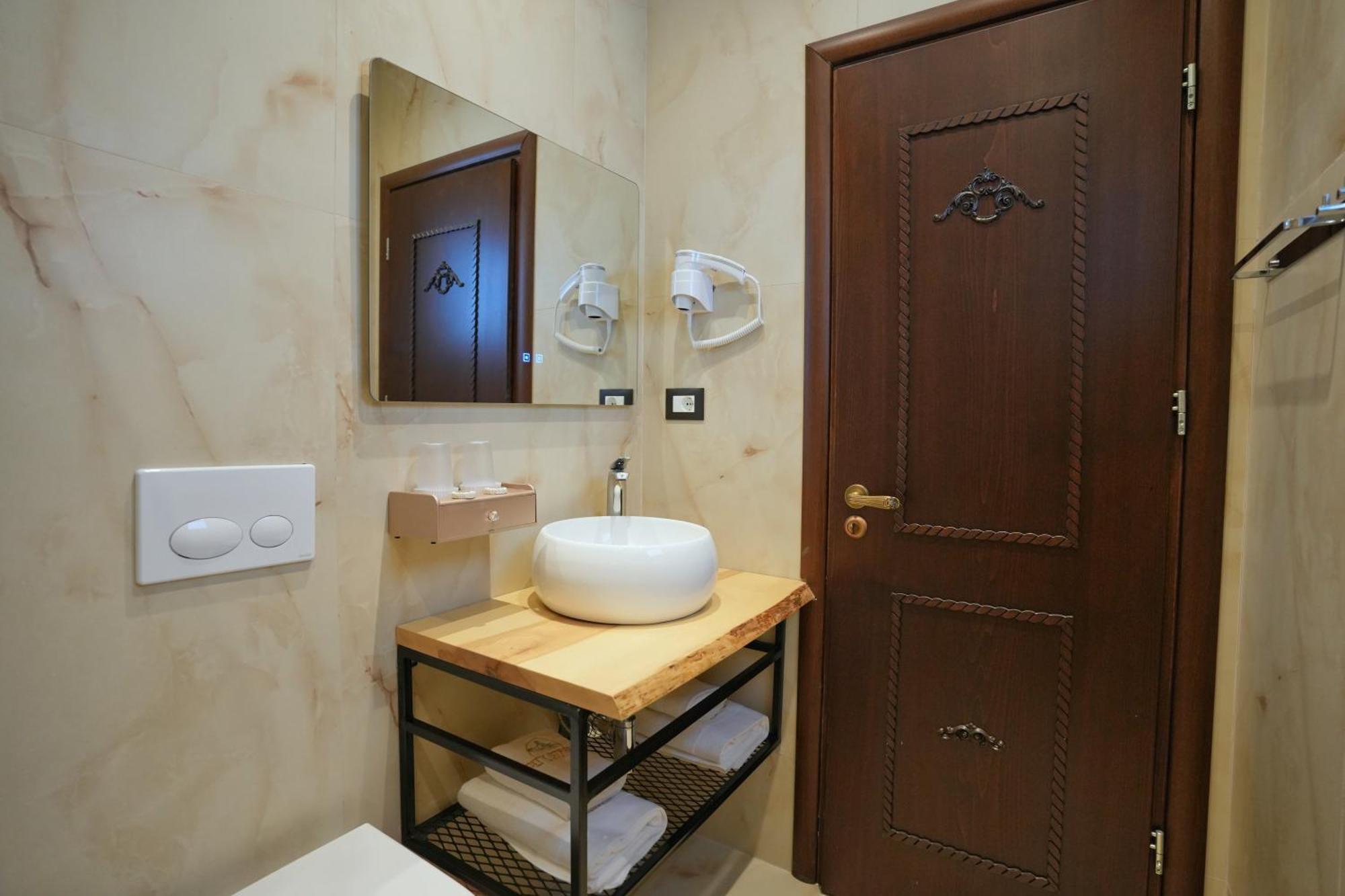 City Street Hotel Gjirokastra Szoba fotó