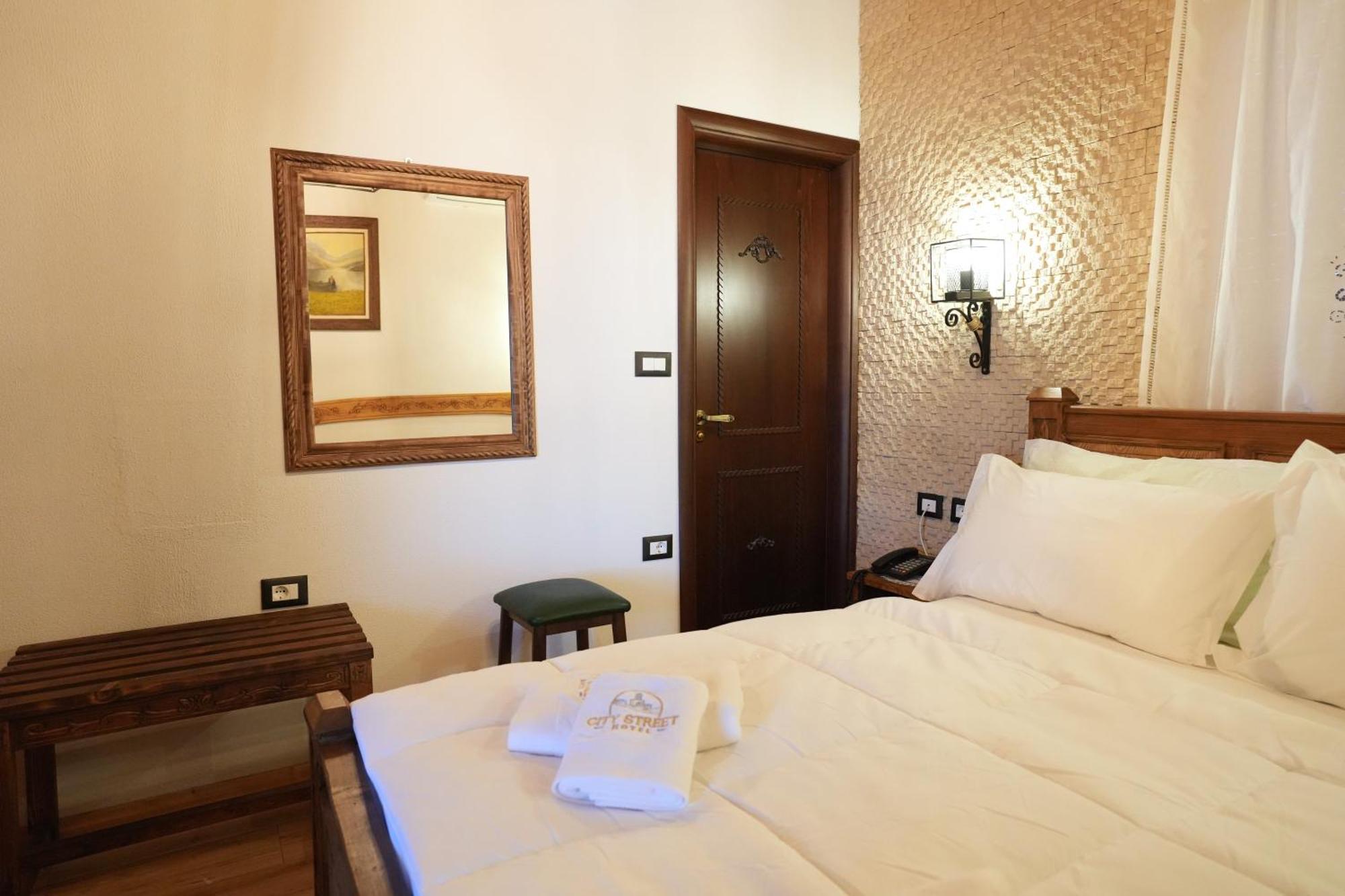 City Street Hotel Gjirokastra Kültér fotó