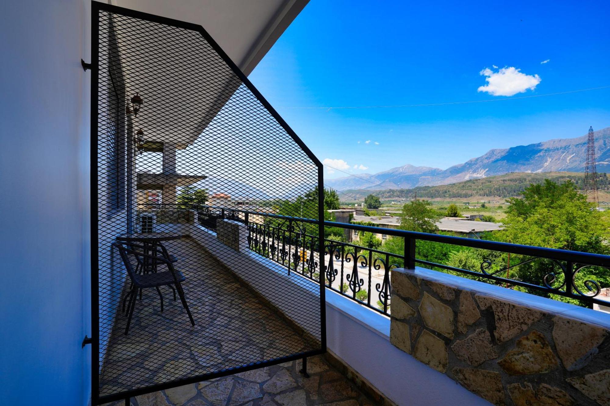 City Street Hotel Gjirokastra Szoba fotó