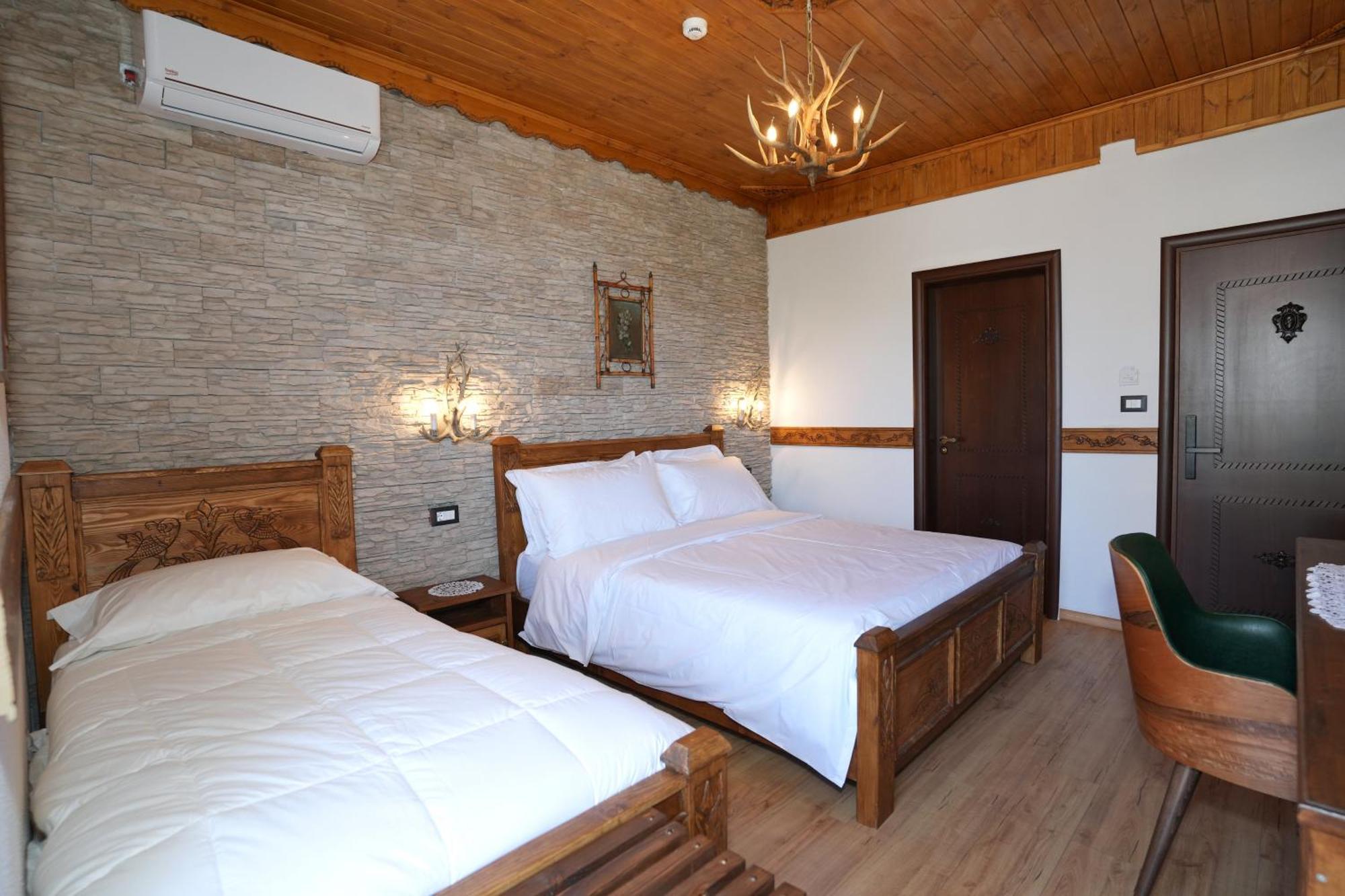City Street Hotel Gjirokastra Kültér fotó