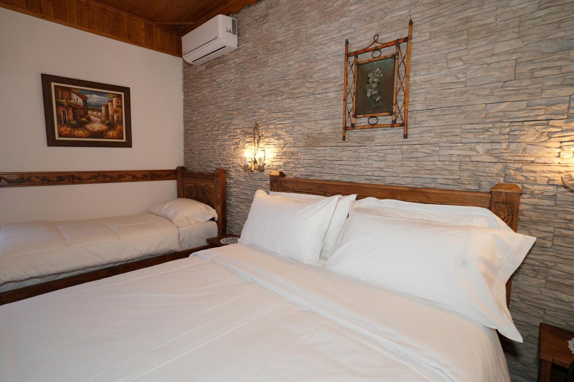 City Street Hotel Gjirokastra Kültér fotó